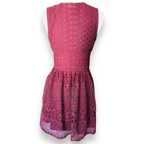 C10 Abercrombie & Fitch Lace Fit & Flare Dress Size 6 V-Neck Party Burgundy Maro - Picture 2 of 6